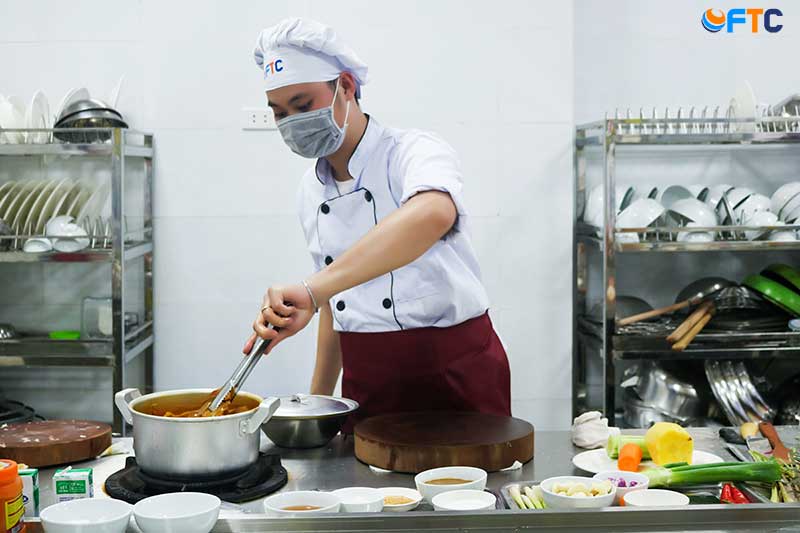 Cơ hội thăng tiến và phát triển nghề nghiệp cho cử nhân ngành Kỹ thuật chế biến món ăn