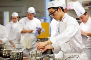 Lợi ích của việc có bằng cấp khi xuất khẩu lao động ngành nấu ăn