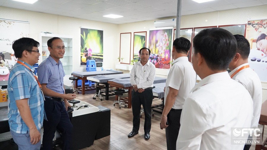 Đoàn công tác Vụ Giáo dục, Ban Tuyên giáo Trung ương đến thăm và làm việc