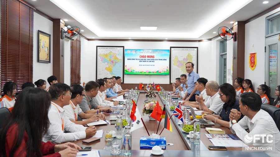 Đoàn công tác Vụ Giáo dục, Ban Tuyên giáo Trung ương đến thăm và làm việc