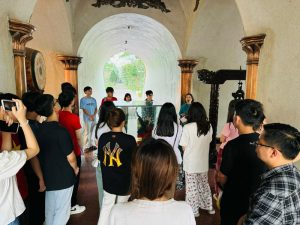 top nhóm ngành du lịch - dịch vụ hot nhất hiện nay