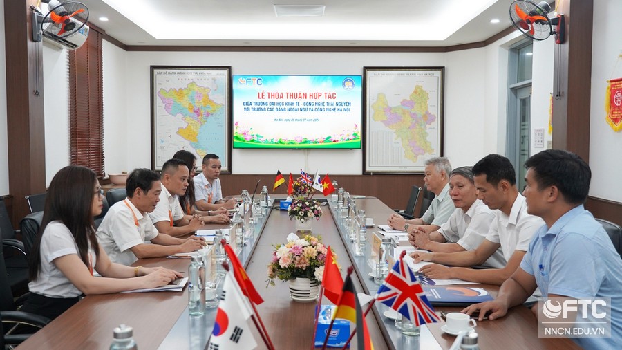 thỏa thuận hợp tác giữa trường đại học kinh tế - công nghệ Thái Nguyên với Trường Cao đẳng Ngoại ngữ và Công nghệ Hà Nội