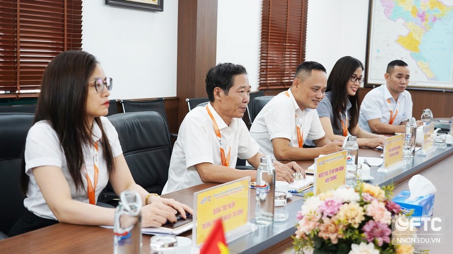 thỏa thuận hợp tác giữa trường đại học kinh tế - công nghệ Thái Nguyên với Trường Cao đẳng Ngoại ngữ và Công nghệ Hà Nội