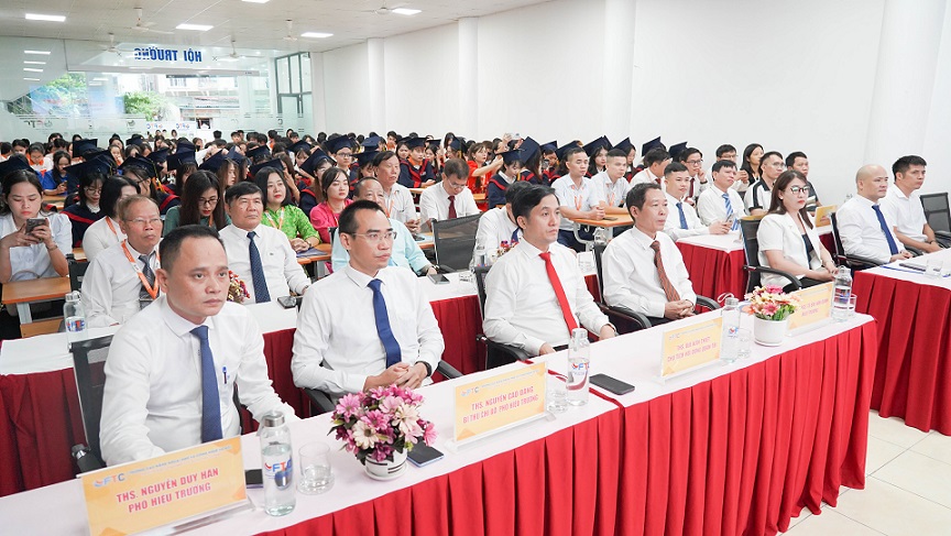 lễ bế giảng và trao bằng tốt nghiệp cho sinh viên K21