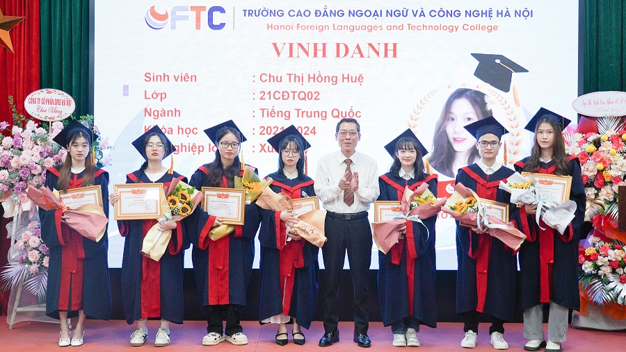 lễ bế giảng và trao bằng tốt nghiệp cho sinh viên K21