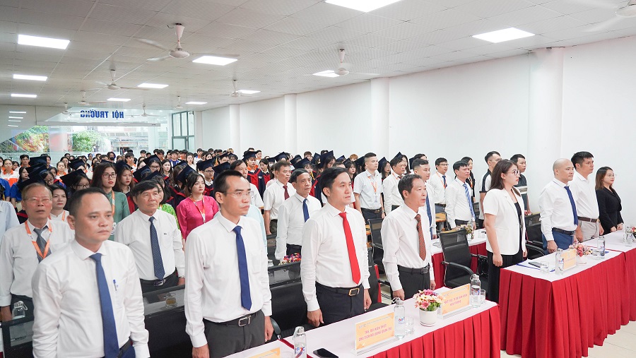 lễ bế giảng và trao bằng tốt nghiệp cho sinh viên K21