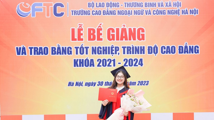 lễ bế giảng và trao bằng tốt nghiệp cho sinh viên K21