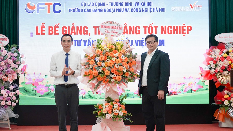 lễ bế giảng và trao bằng tốt nghiệp cho sinh viên K21