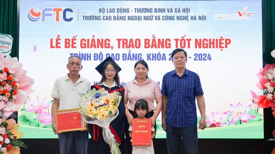 lễ bế giảng và trao bằng tốt nghiệp cho sinh viên K21