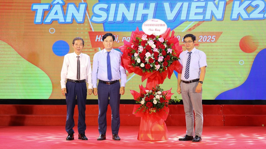 Chao-Tan-sinh-vien-K25