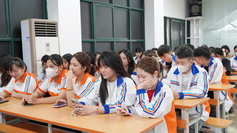 HOI-NGHI-TRIEN-KHAI-THUC-HANH-THUC-TAP-NGANH-TIENG-TRUNG-QUOC-KHOA-2023-–-2025-5