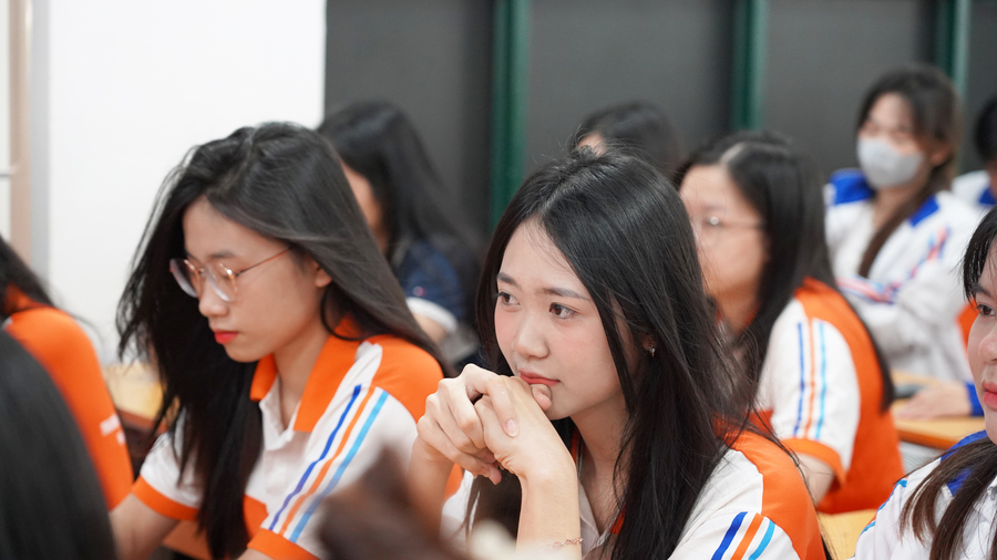 HOI-NGHI-TRIEN-KHAI-THUC-HANH-THUC-TAP-NGANH-TIENG-TRUNG-QUOC-KHOA-2023-–-2025-7