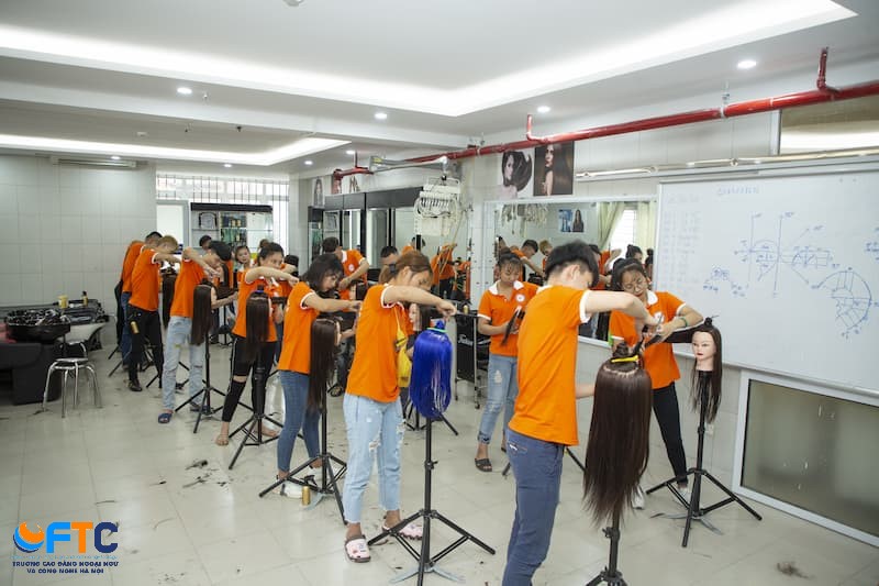 Ngành Chăm sóc sắc đẹp: Học tập những kiến thức gì?