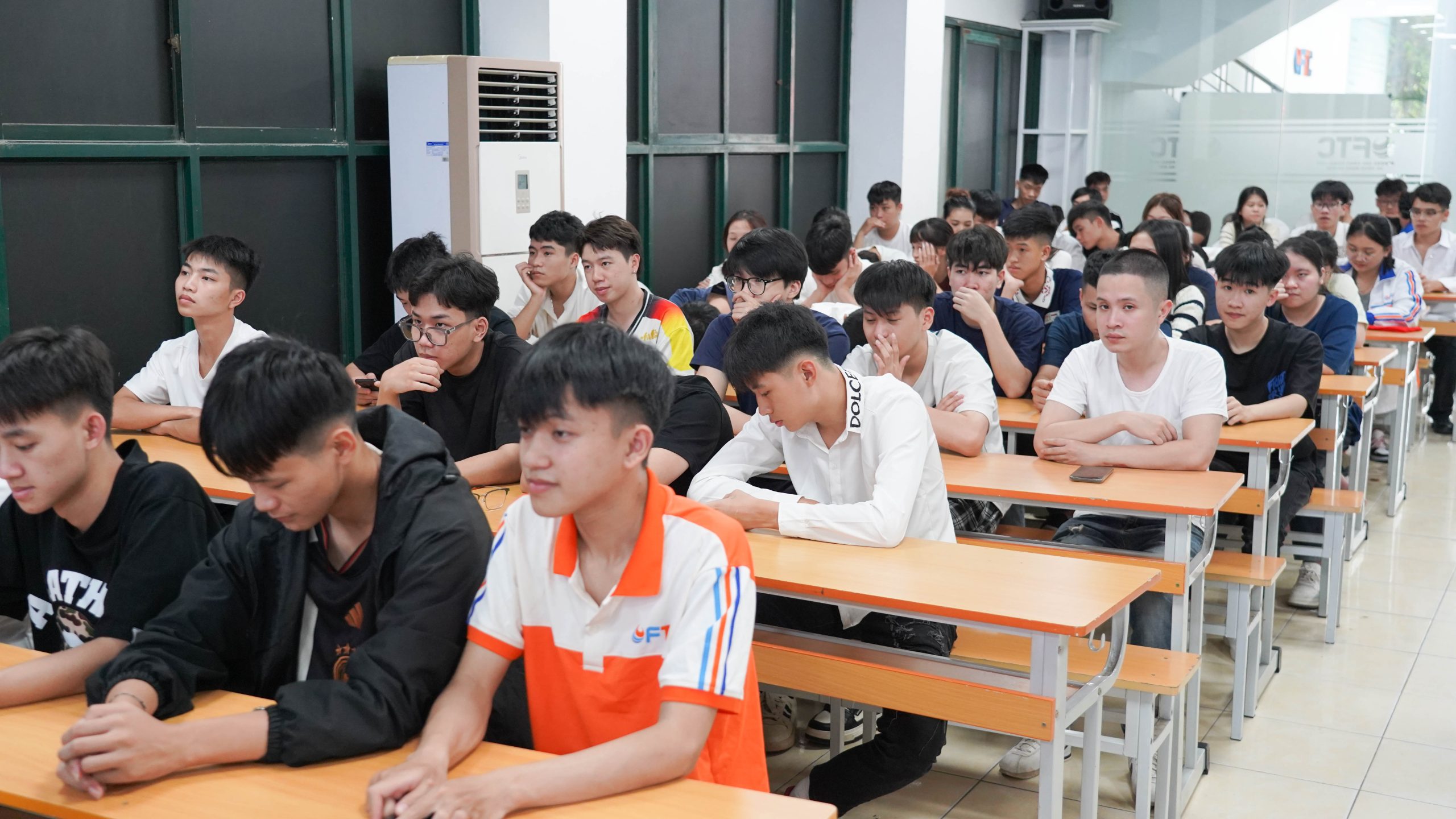 sv-can-bo-ftc-lang-son-ve-ha-noi