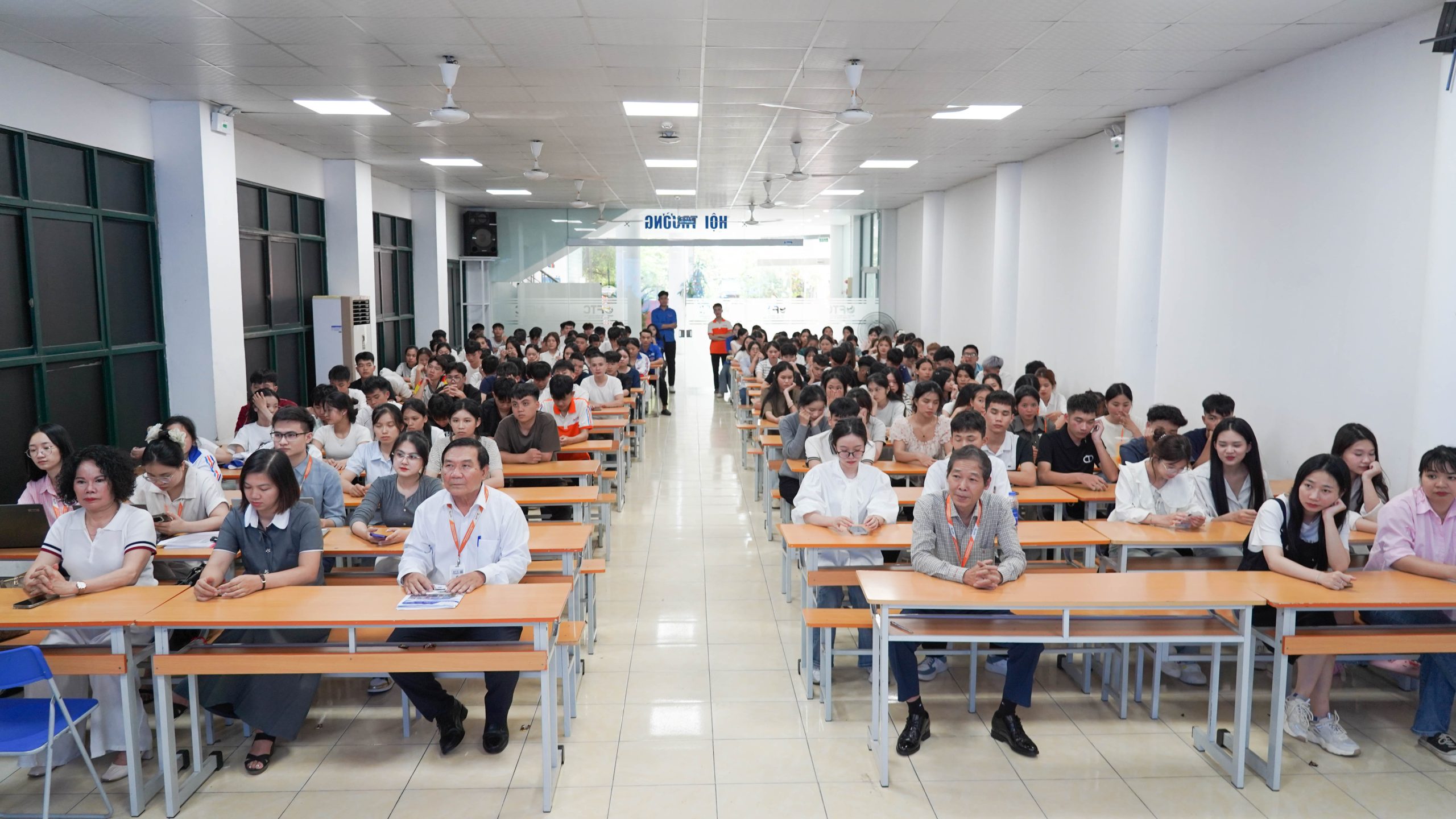 sv-can-bo-ftc-lang-son-ve-ha-noi-11