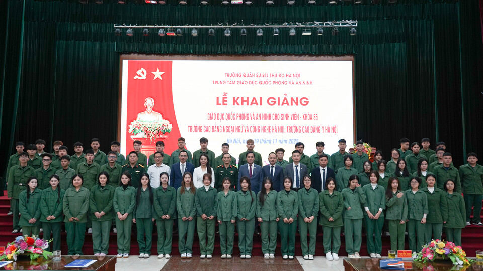 Giao-duc-Quoc-phong-An-ninh-cho-sinh-vien-K25-33