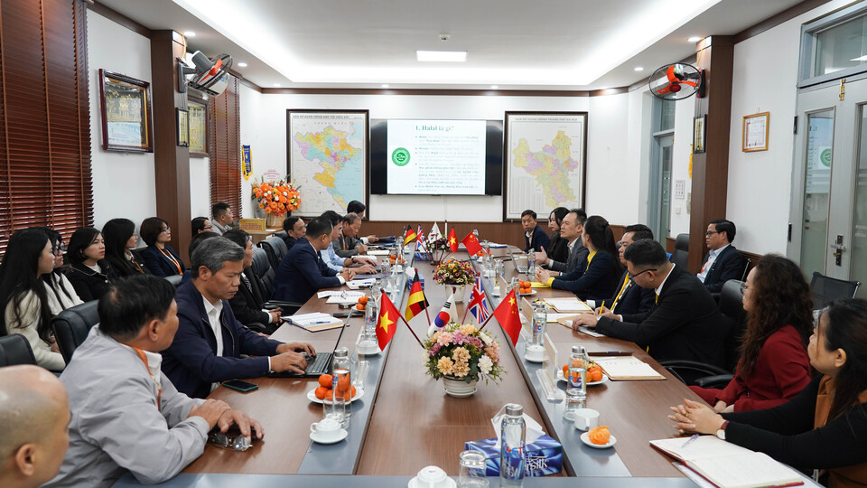 hoi-thao-dao-tao-nguon-nhan-luc-kinh-te-halal-va-ngon-ngu-a-rap-19