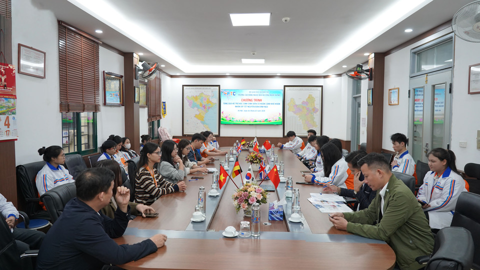 Tang-qua-ho-tro-hoc-sinh-sinh-vien-co-hoan-canh-kho-khan-nhan-dip-tet-nguyen-dan-binh-ngo-29