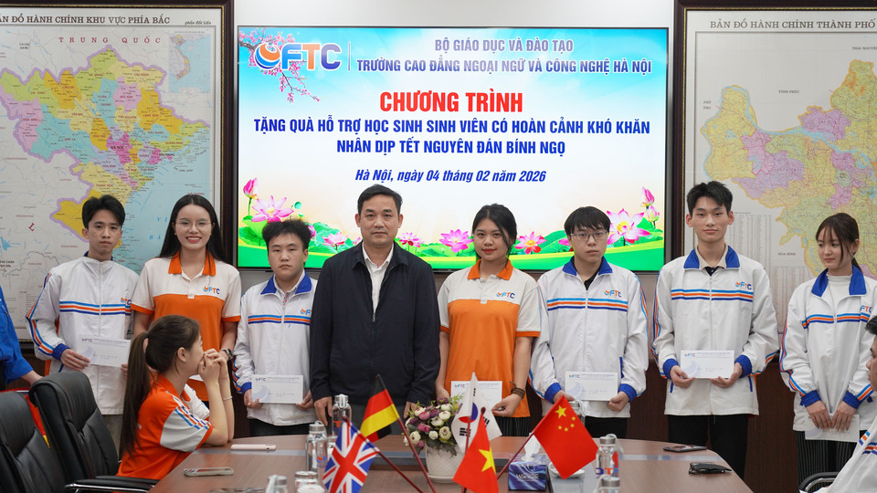 Tang-qua-ho-tro-hoc-sinh-sinh-vien-co-hoan-canh-kho-khan-nhan-dip-tet-nguyen-dan-binh-ngo-45