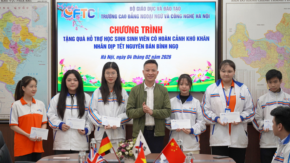 Tang-qua-ho-tro-hoc-sinh-sinh-vien-co-hoan-canh-kho-khan-nhan-dip-tet-nguyen-dan-binh-ngo-47