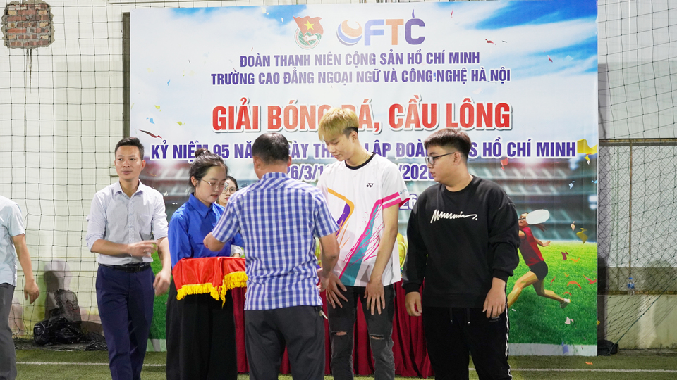 Chung kết bóng đá, cầu lông 2026