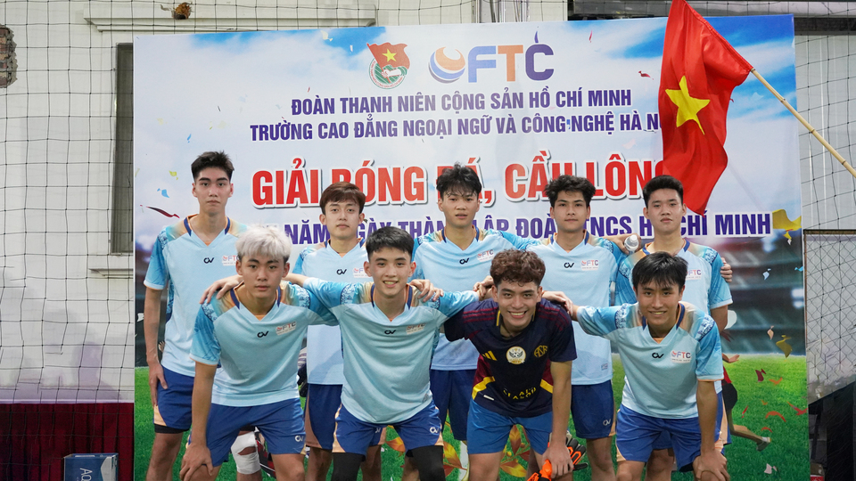 Chung-ket-bong-da-cau-long-2026