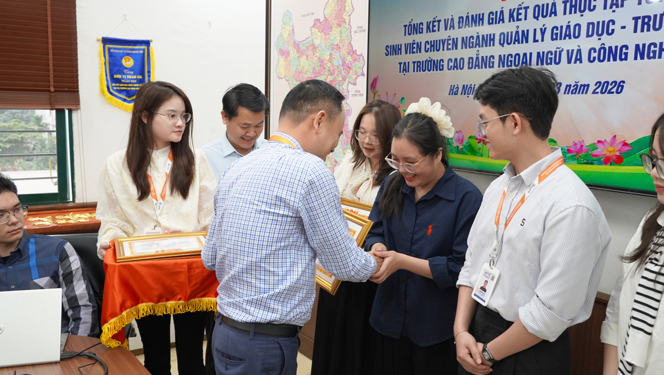 Hoi-nghi-tong-ket-va-danh-gia-ket-qua-thuc-tap-sinh-vien-QLGD-cua-Truong-DHSPHN