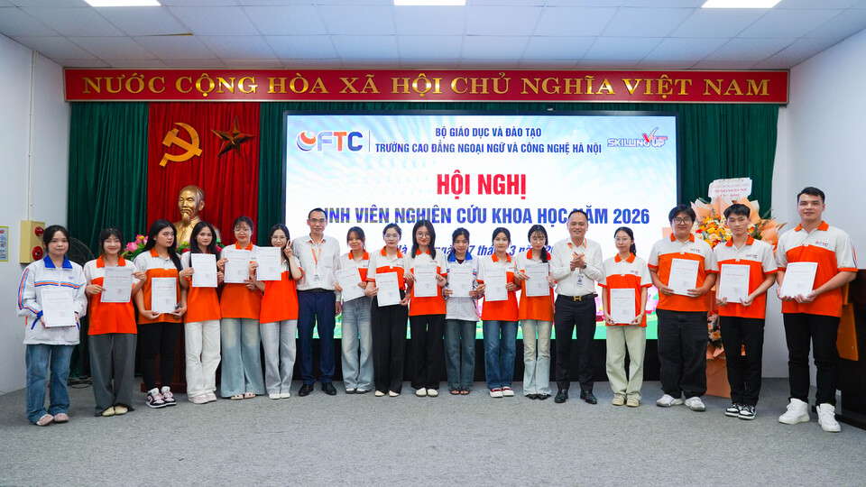 soi-noi-va-day-khat-vong-hoi-nghi-sinh-vien-ftc-nghien-cuu-khoa-hoc