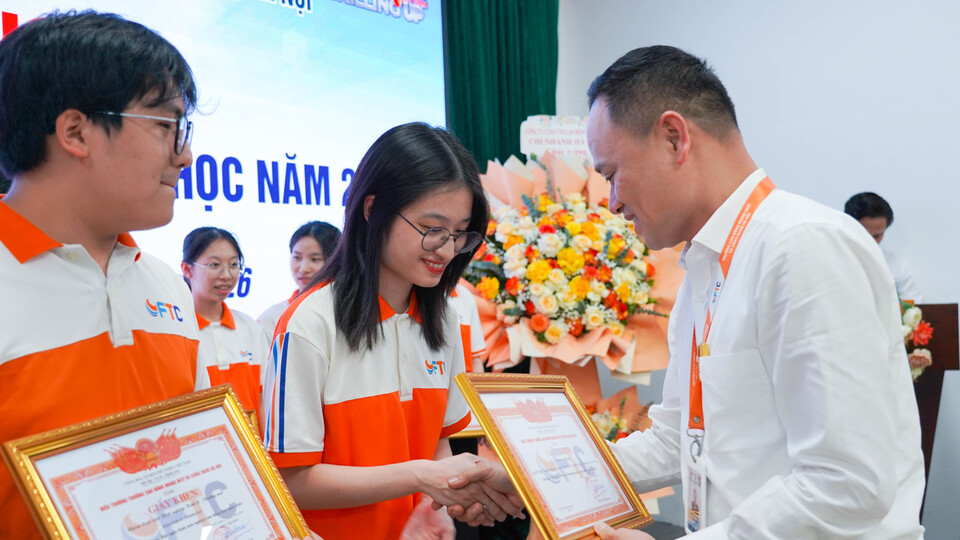 soi-noi-va-day-khat-vong-hoi-nghi-sinh-vien-ftc-nghien-cuu-khoa-hoc