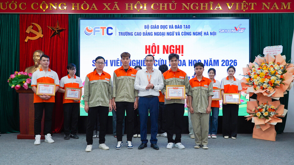 soi-noi-va-day-khat-vong-hoi-nghi-sinh-vien-ftc-nghien-cuu-khoa-hoc