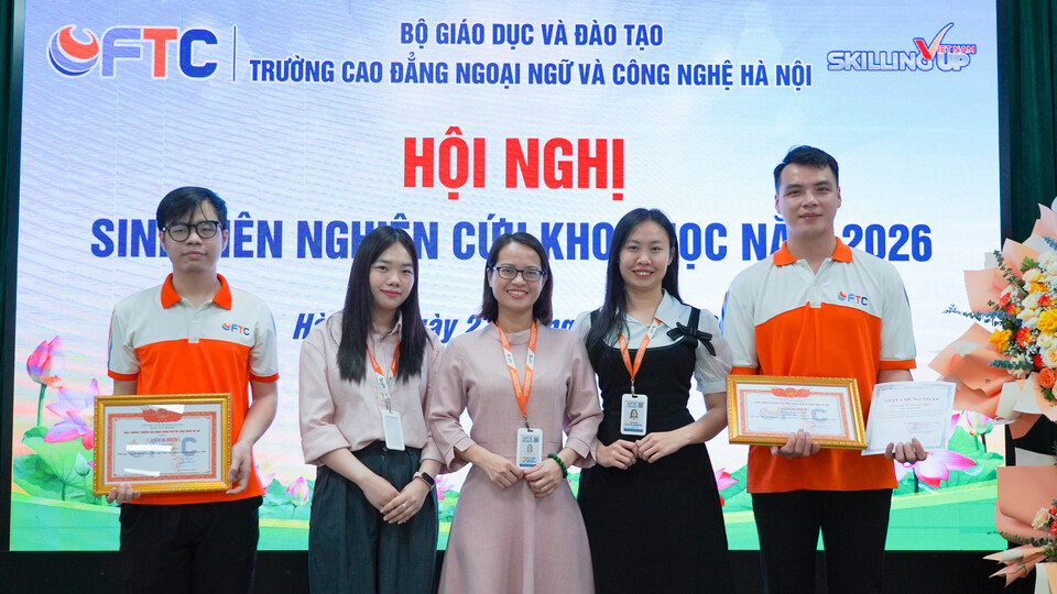 soi-noi-va-day-khat-vong-hoi-nghi-sinh-vien-ftc-nghien-cuu-khoa-hoc