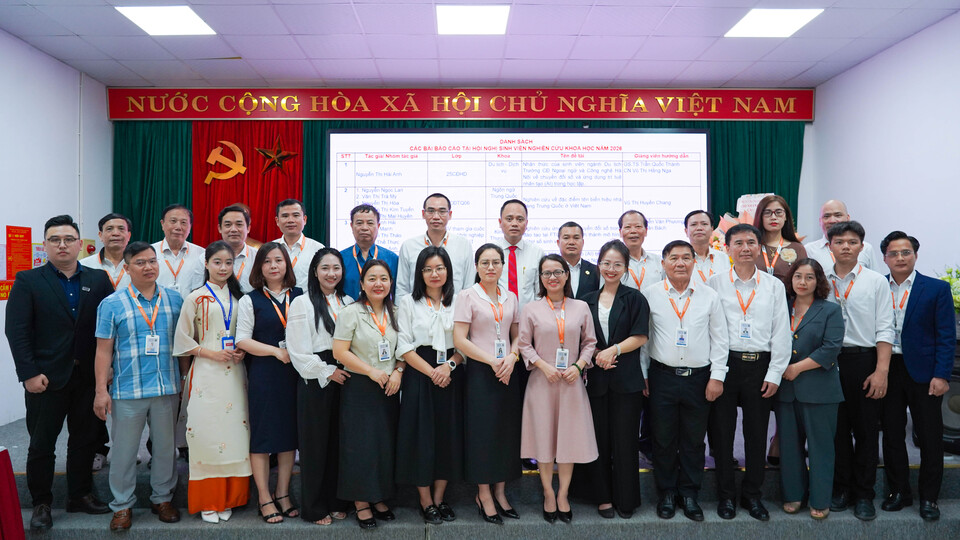 soi-noi-va-day-khat-vong-hoi-nghi-sinh-vien-ftc-nghien-cuu-khoa-hoc