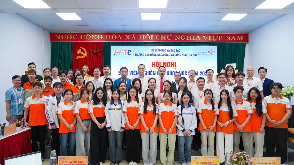 soi-noi-va-day-khat-vong-hoi-nghi-sinh-vien-ftc-nghien-cuu-khoa-hoc