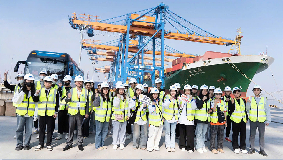 logistics-va-Thuong-mai-dien-tu